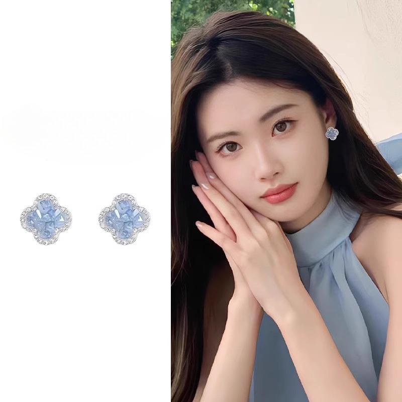 Flower four-leaf clover stud earrings women's light luxury high-end temperament earrings French unique niche simple earrings