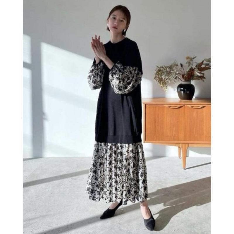 

2025 осень и зима свободное длинное платье средней длины из трикотажа и шифона с длинными рукавами и вставками женское L чёрный