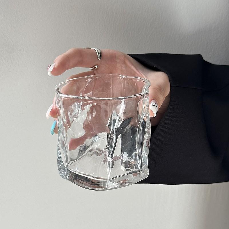 

Необычные маленькие стеклянные чашки, простые, но с дизайнерским чутьем, уникальные по форме стеклянные емкости, украшающие маленькие радости жизни 1PCS