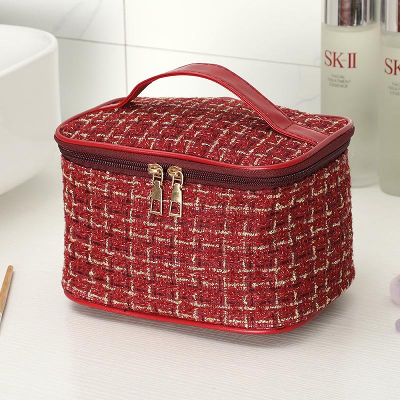 

Large-capacity portable travel cosmetic bag with high appearance level for women, wash bag. A-DH красный