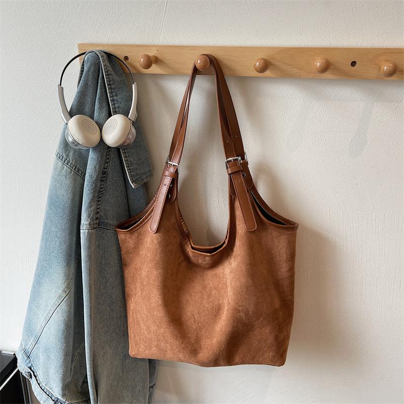 

Ретро осенняя сумка женская 2025 новая высокоценная сумка на плечо большая вместительная сумка-тоут модная сумка для поездок на работу коричневый