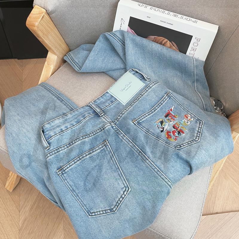 Women s Light Blue High-Waist Embroidered Straight-Leg Jeans M