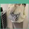 Trendy Soft Box-shaped Mini Shoulder Bag With Zipper Closure For Everyday Use