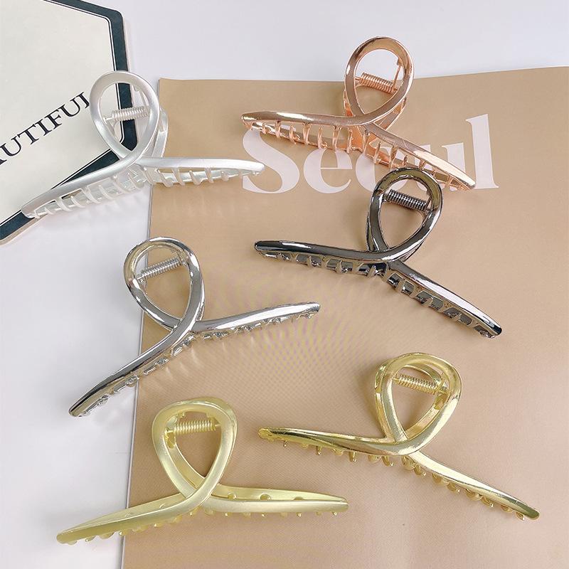 Elegant Chic And Hair Claw Clip For Women Featuring Geometric Line Design