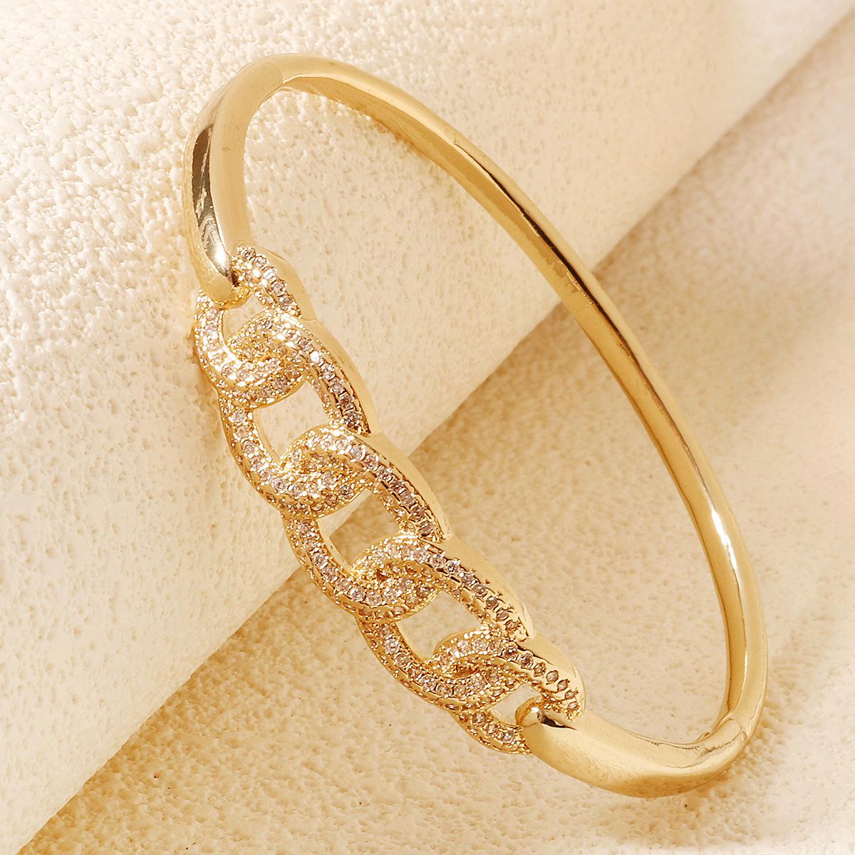 

High-End Women s Fashion Bracelet: European & American Style, Non-Fading Copper with Inlaid Zircon