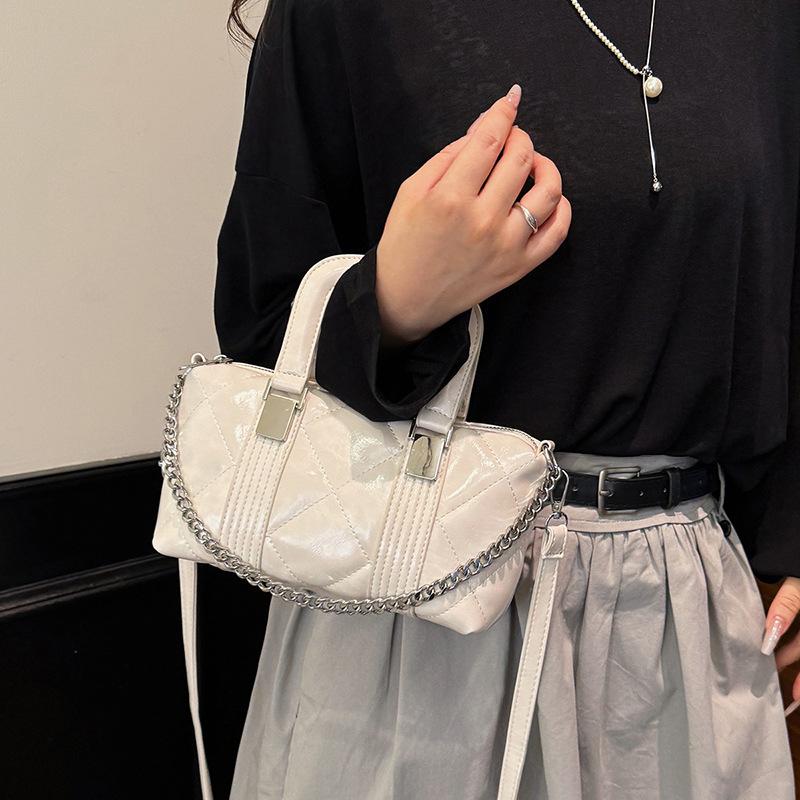 Casual retro diamond embroidered thread bag, new pillow bag, fashionable versatile handbag, shoulder messenger bag.