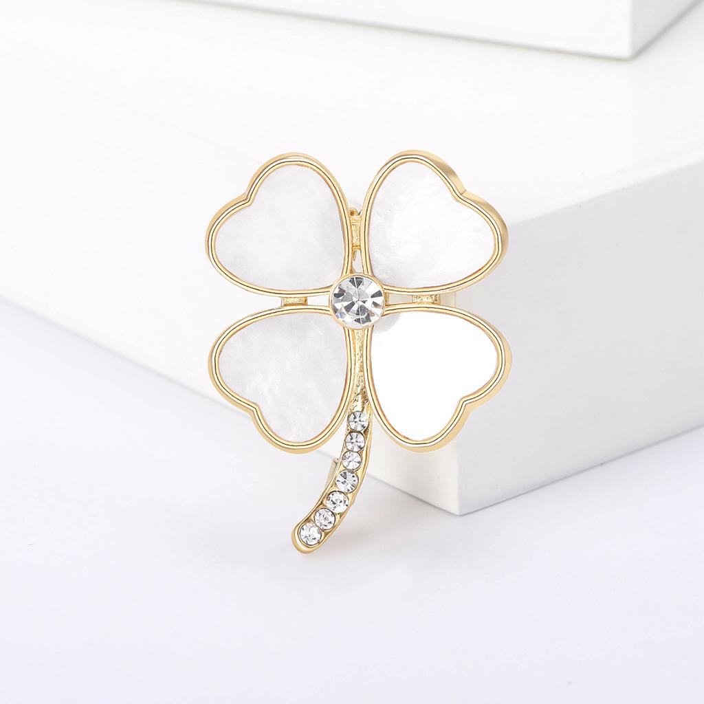 St. Patrick's Day Luxury Shell Four Leaf Clover Brooches for Women Plant Pins Keychain Event Party New Gifts Jewelry Accessories