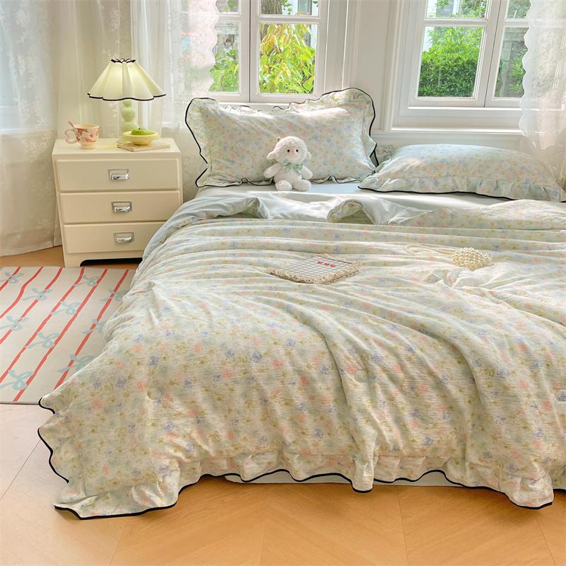 1pc Floral Summer Quilt - Lightweight, Breathable & Light Beige-Friendly Polyester Fabric for All Seasons