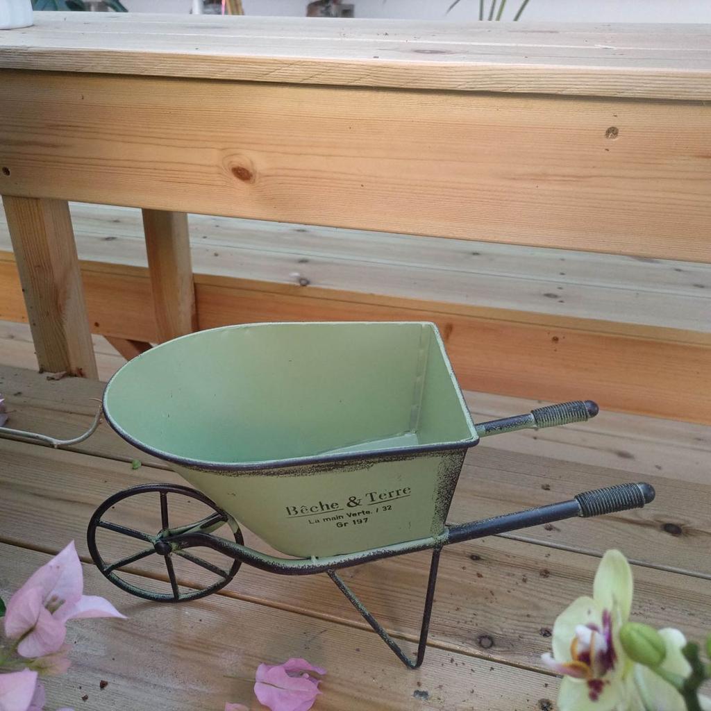Klassische Eisenkunst Einradkarre für Gartendekorationen Metallschubkarre Kleiner Pflanzkasten Blumentöpfe Pflanzenbehälter Geschenk
