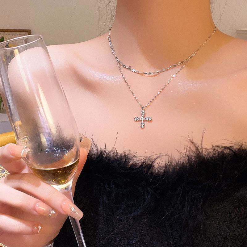 Light Luxury Niche Titanium Steel Necklace Women's Senior Design Sense Zircon Bow Clavicle Chain Neck Chain