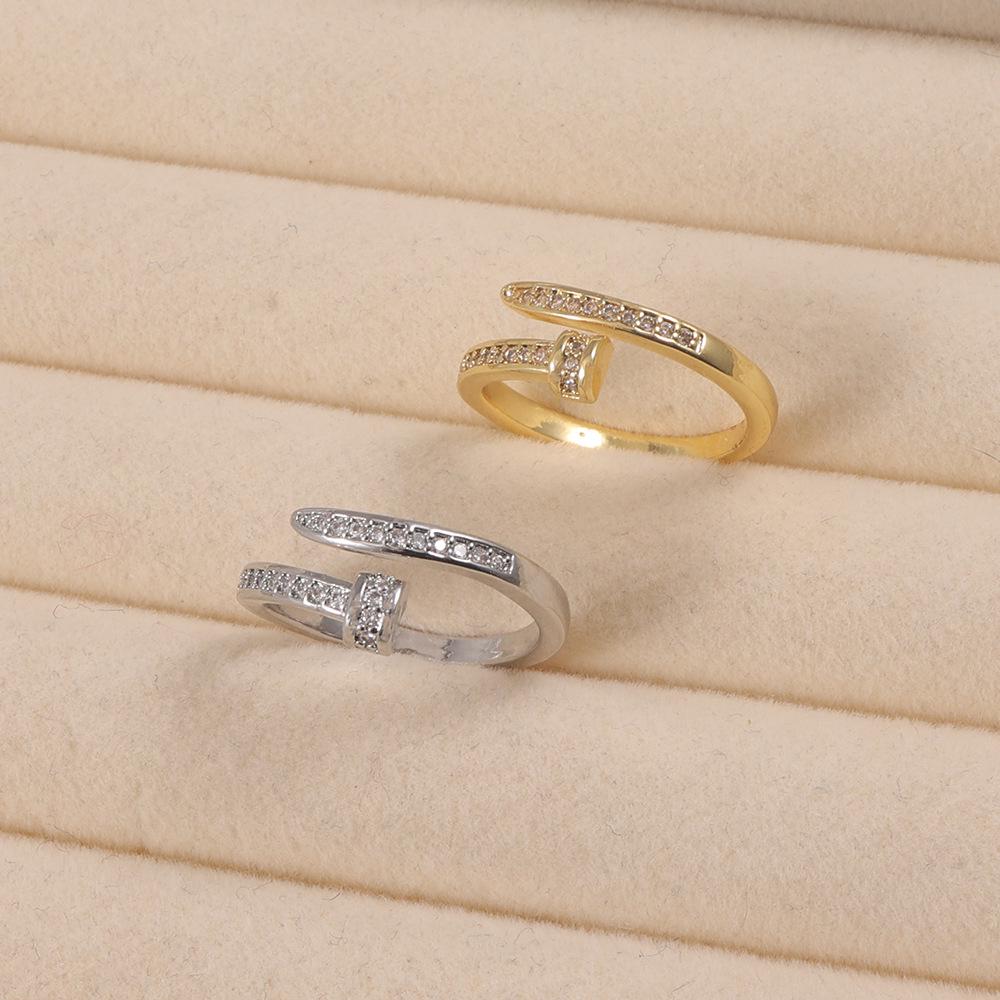 T-shaped Diamond Ring - Elegant, Versatile Design for Everyday Wear