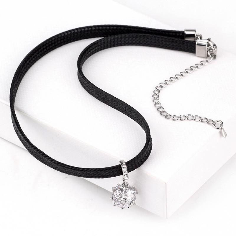 

Elegant Style Korean Choker Necklace For Women With Geometric Design And Alloy Material