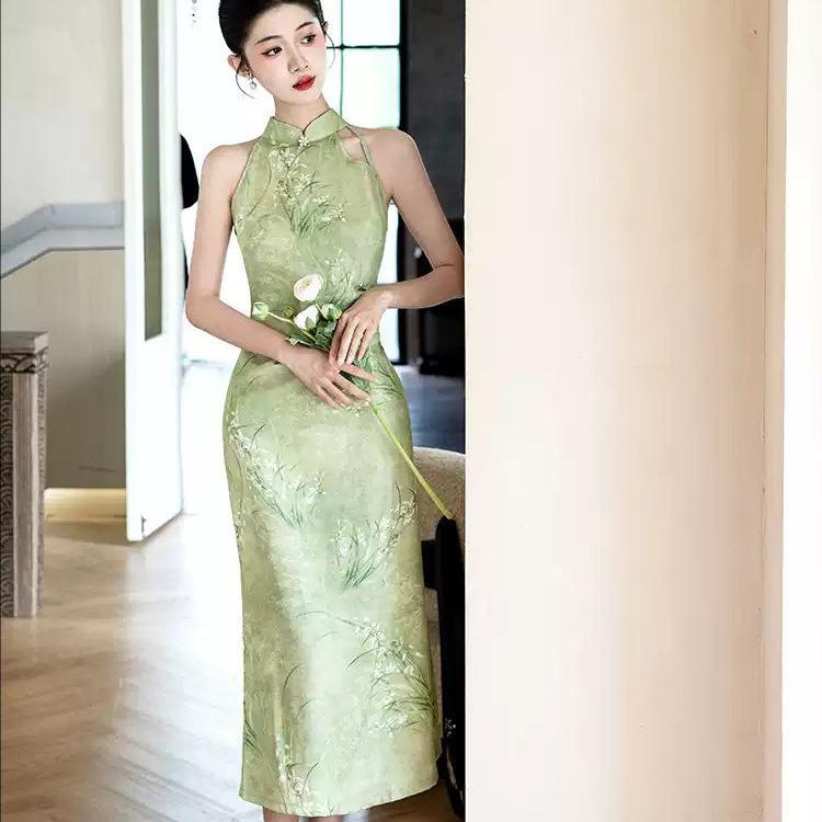 2026 Summer Green Sleeveless Cheongsam: Slimming Off-Shoulder, Waist-Cinching Halter Dress