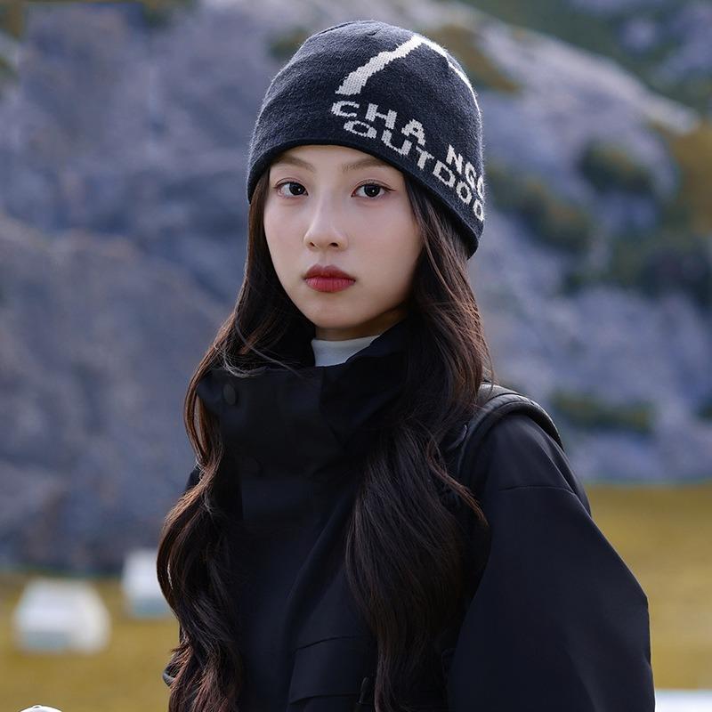 Outdoor bag head hat men's and women's new autumn and winter are popular knitted hat hiking camping mountaineering pile hat