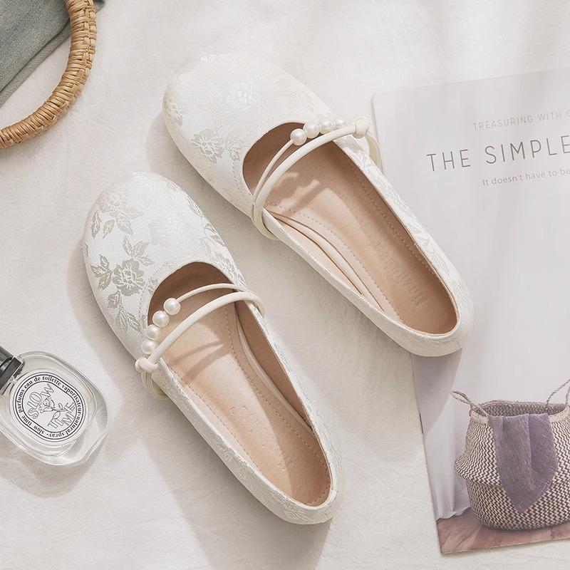 Fashion Chinese Mary Jane Shoes Women 2025 Spring New Flat-Bottomed Comfortable Sandals Pearl Word With Shallow Mouth Single Shoes Women