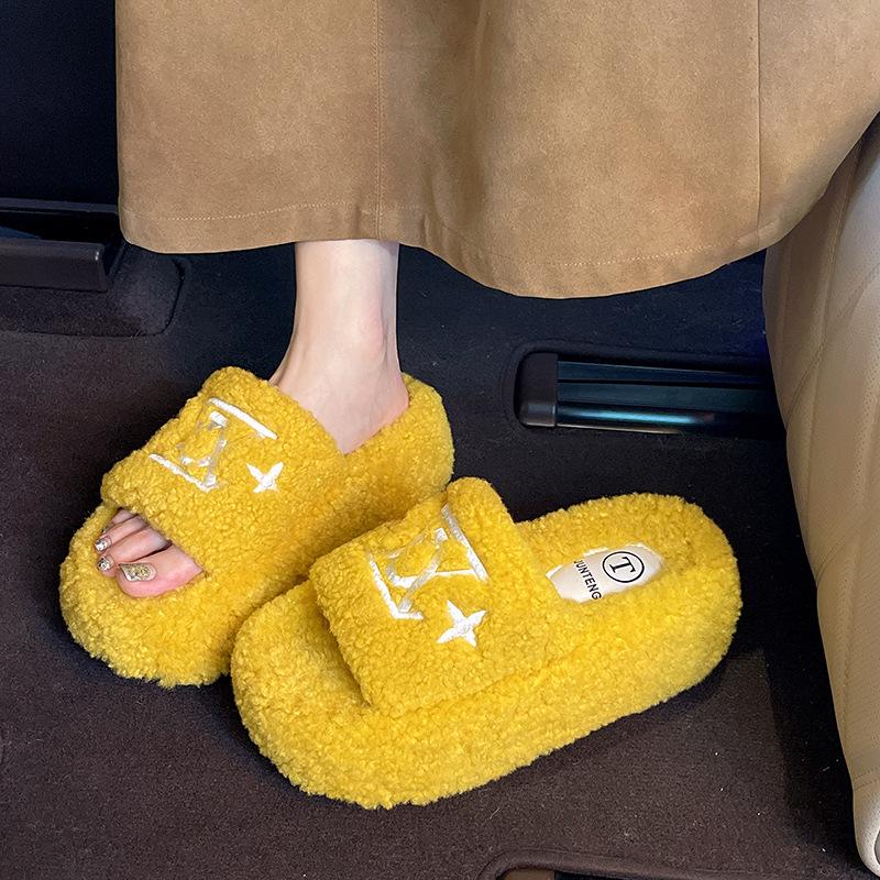 Fashion Mao Mao thick-soled slippers women's autumn and winter new Korean version of Internet celebrity height increase one-word drag wear versatile m