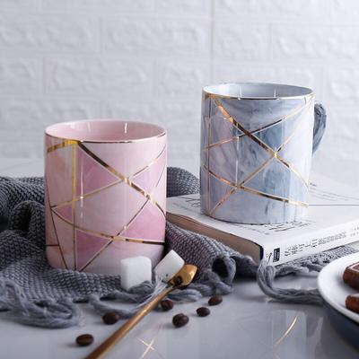 Tazza da caffè in porcellana di marmo a strisce dorate con coperchio e cucchiaio Set tazza di latte per tè in ceramica da ufficio 380ML