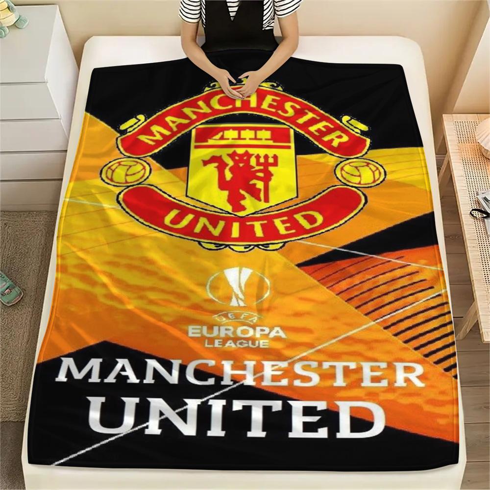 1 szt. Koc Flanelowy z Nadrukiem MANCHESTER UNITED Wysokiej Jakości Ciepły Komfortowy Pokrowiec na Wszystkie Pory Roku Idealny na Prezenty Wystrój Domu