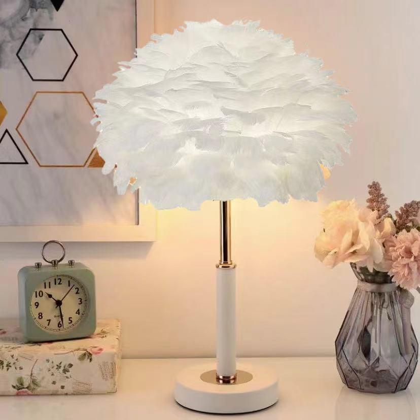 Nordic Gold Adjustable Feather Table Lamp - Stylish Bedside Decoration.