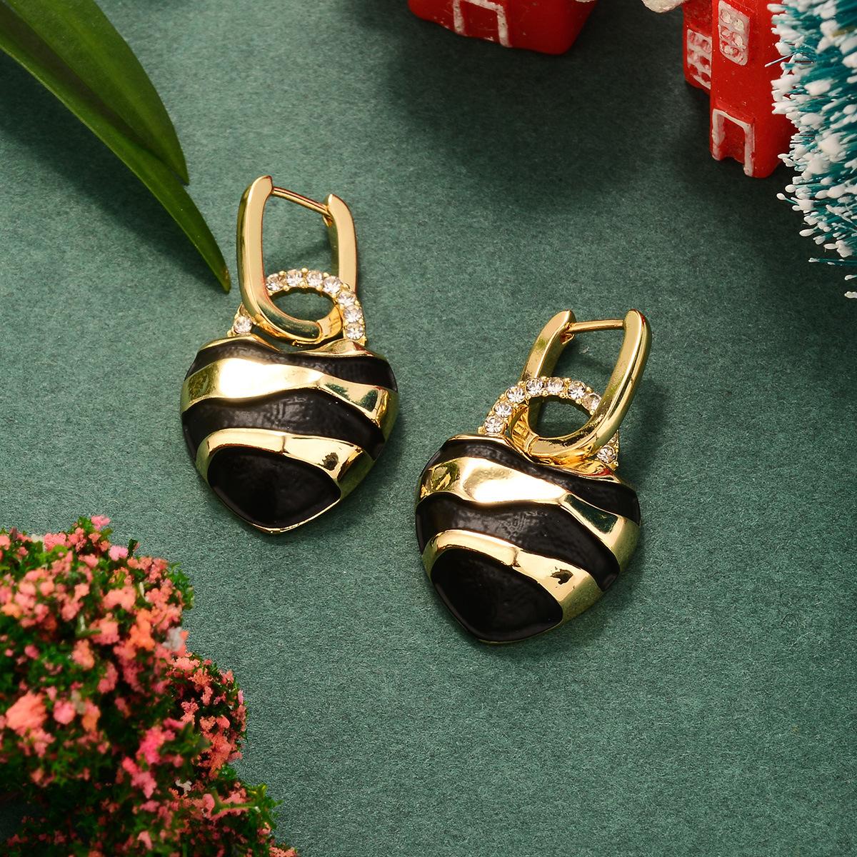 

Christmas red oil drop new love fringed striped ear buckle enamel premium retro black red temperament earrings