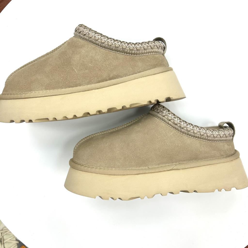 Fashion Women's Winter Boots with Thick Soles Ethnic Snow Boots Wool Slippers 2025 New Winter Sheepskin Wool Integrated Women's Shoes