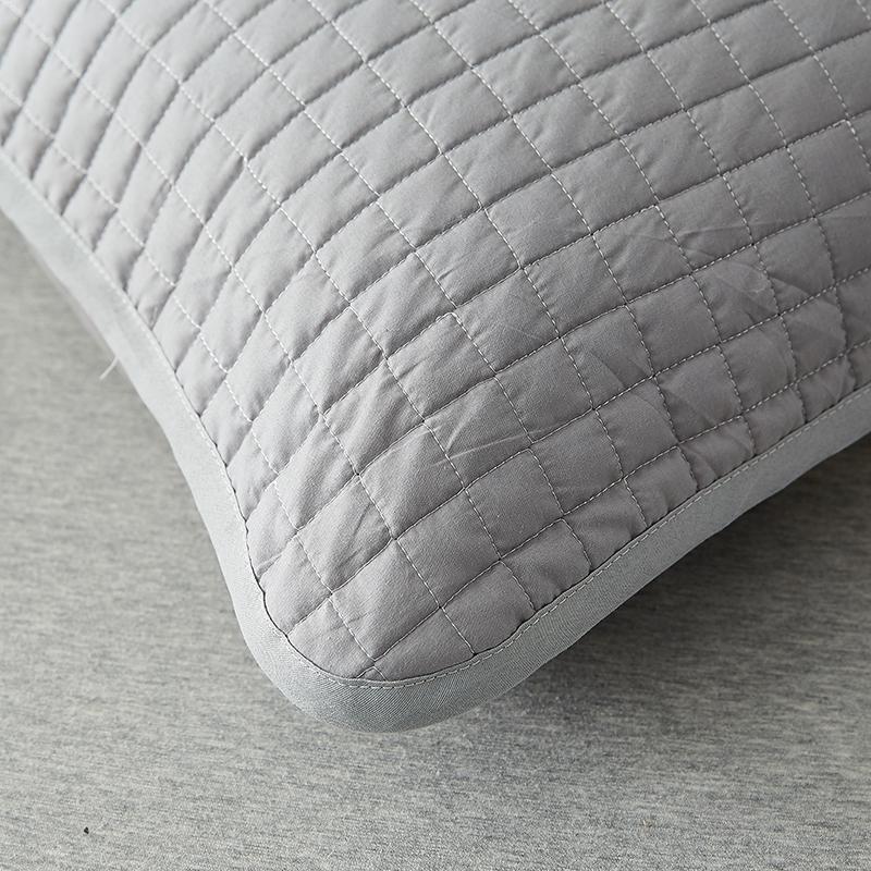 Solid color cotton minimalist pillowcases are skin-friendly and breathable soft comfortable and smooth single package