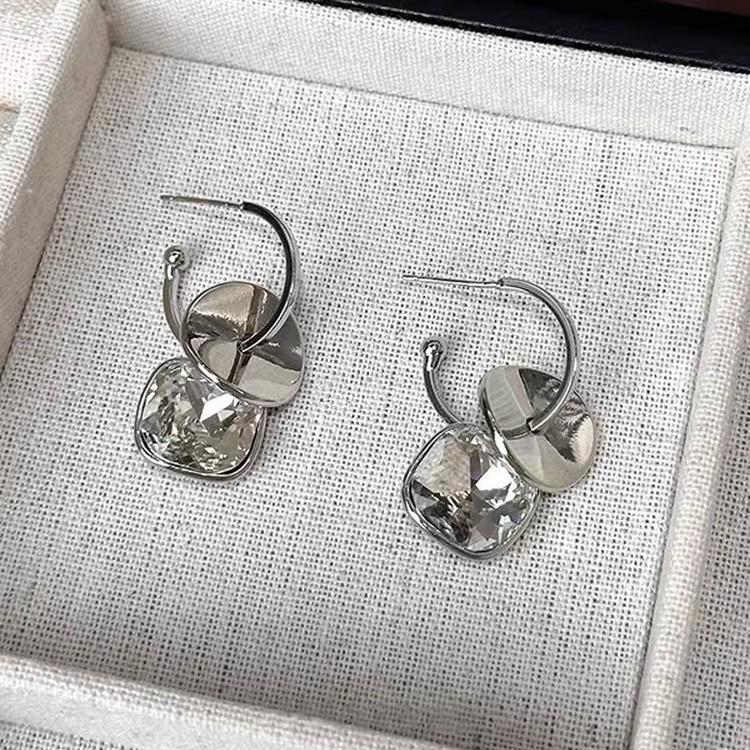 2025 Elegant Geometric Silver Dangle Earrings: Luxurious Crystal & Versatile Round Disc Design