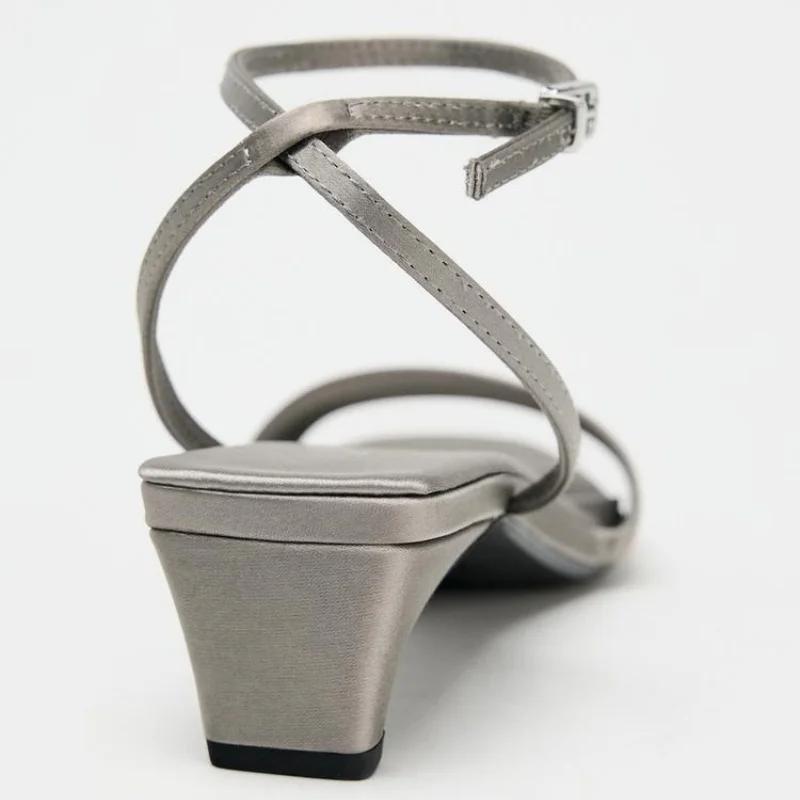 Fashion Elegant Square Toe Ankle Strap Heeled Sandals Women Sexy Peep Toe Low Wide Heel Summer Shoes Cozy Satin Designer Shoes for Women