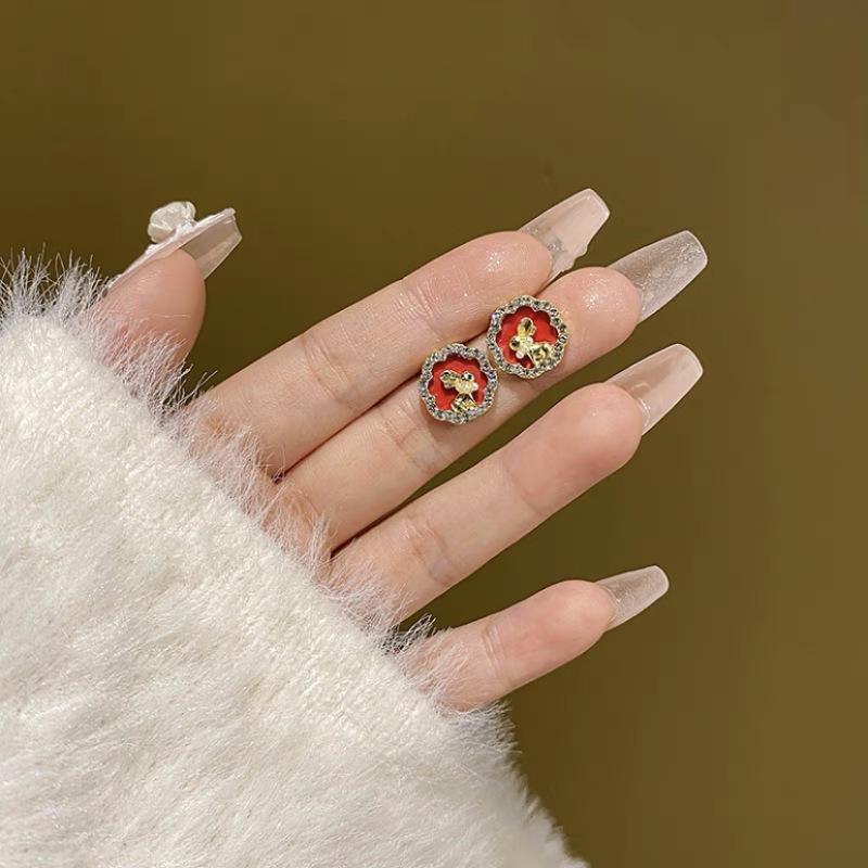 Elegant Red Jade Rabbit Stud Earrings – Year of the Rabbit Niche Design, Luxurious and Versatile