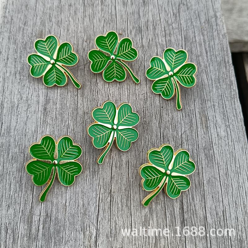 Lucky Four-leaf Clover Badges Must Pass Every Exam Brooch Best Friend Accessories Student Graduation Season Gift Ins Japanese and Korean Badges