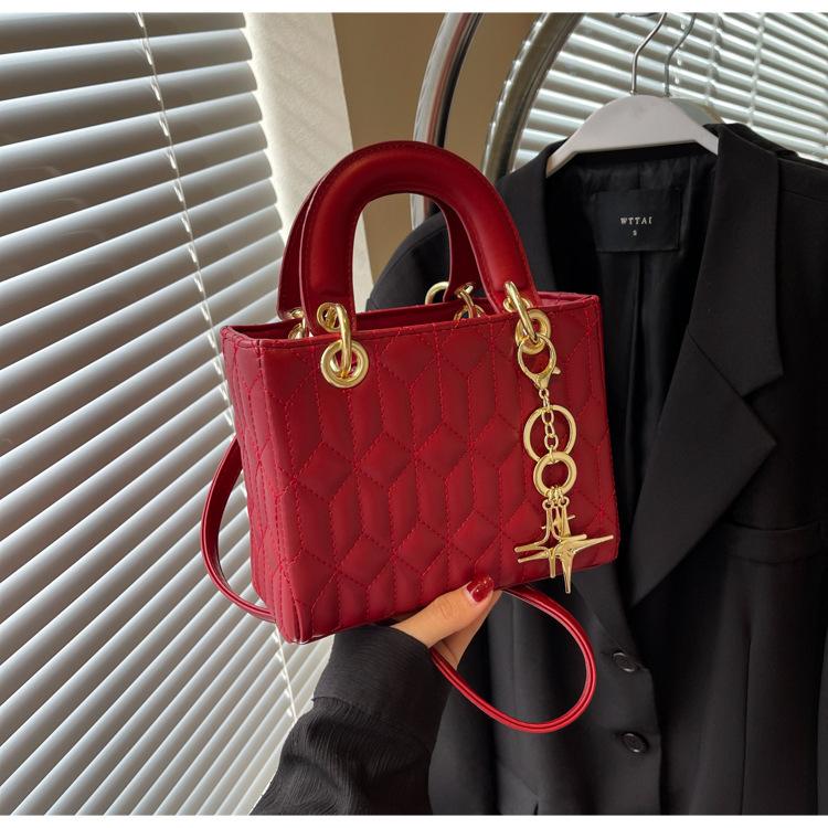 

Сумка-ніша Нова жіноча сумка 2024 року популярна вибухова універсальна сумка для знаменитостей Модна портативна сумка принцеси Діани бордовий