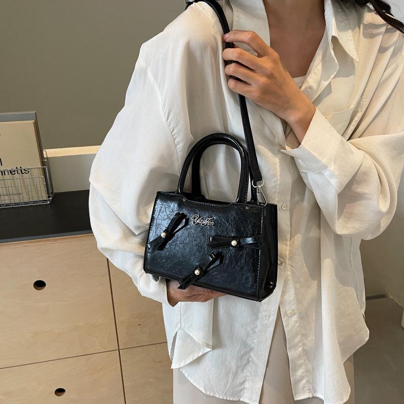 

Сумка женская 2024 новая сумка-мессенджер летняя универсальная сумка через плечо портативная маленькая квадратная сумка с бантом маленькая рабочая сумка чёрный