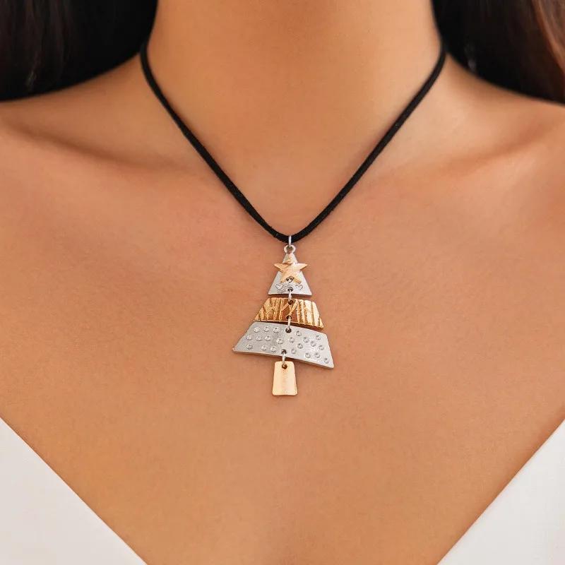 Elegant Hollow-out Christmas Wreath Drop Dangle Earrings Cute Gift for Christmas Party Luxury Chrismas Earrings for Women