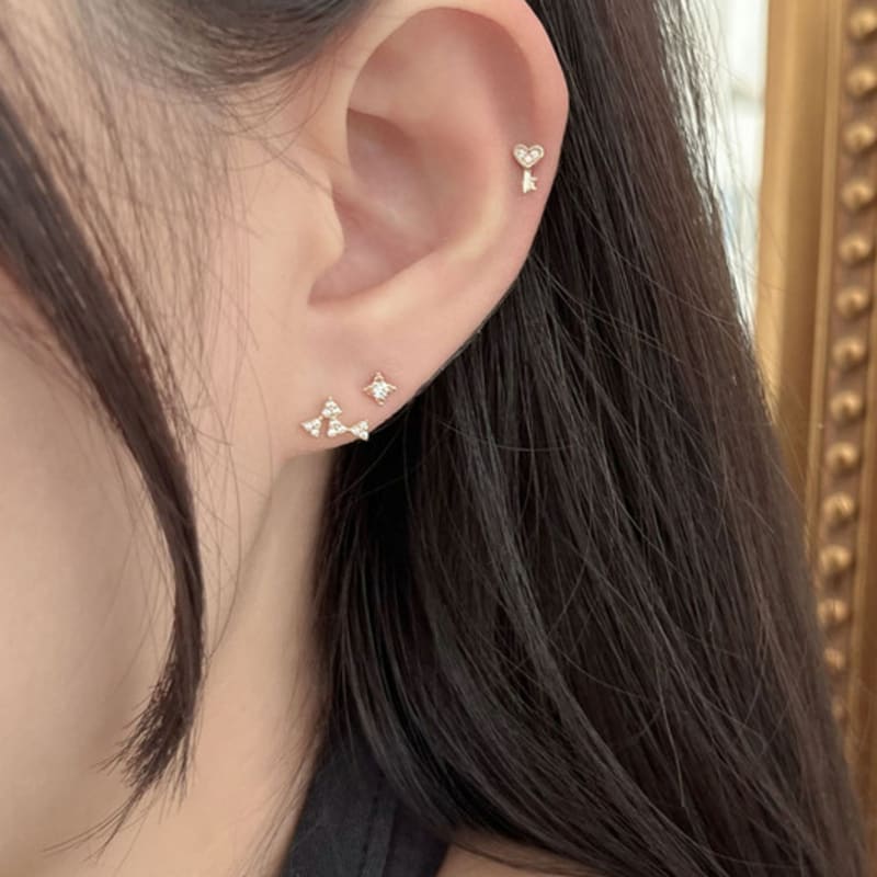 Youngglow 14k Cubic Bow Ribbon Piercing (2type)