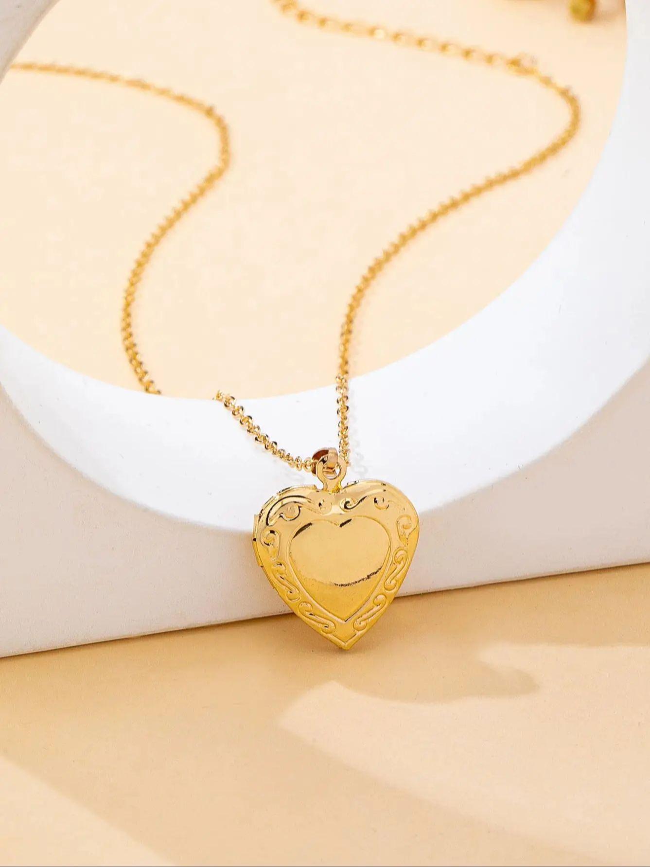 A Heart-Shaped Necklace, Cute, Elegant, Simple and Fashionable