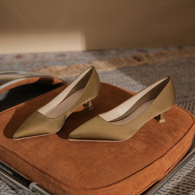 

31507 fashionable and simple thin heel pointed women s shoes shallow mouth classic wedding banquet short heel work women s shoes 34