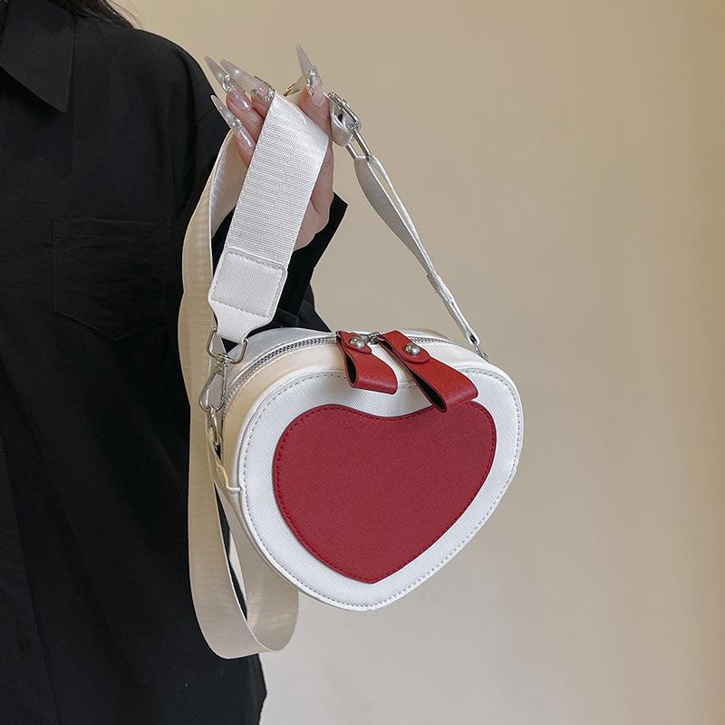 Bags Cute Peach Heart Small Bag 2025 New Mori Sweet Girl Foreign Style Versatile Contrasting Color Messenger Love Bag