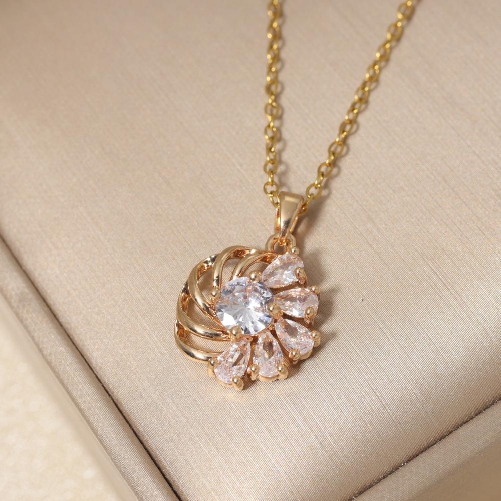 Flower Shape Pendant Necklace for Women Golden Stainless Steel Clavicle Chain Wedding Party Daily Wear Jewelry Accessories