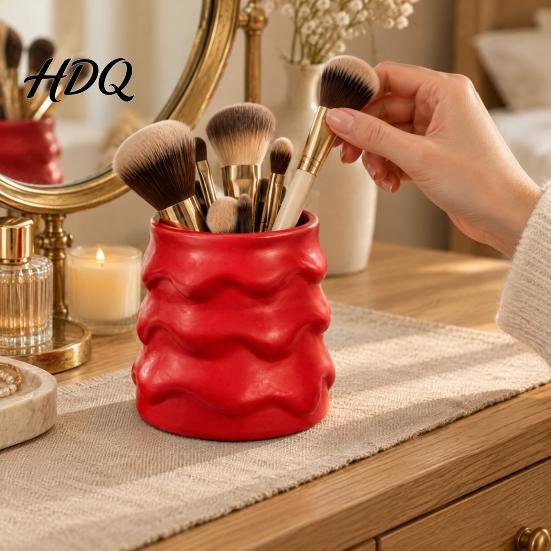 Modern Matte Finish Home Decor Christmas Tree Resin Ornament Multi-purpose Vase Pen Holder Makeup Functional for Shelves Brush Storage Container
