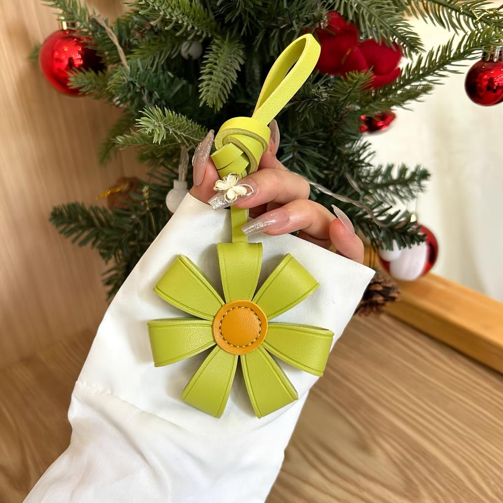 Sunflower PU Leather Bag Charm Suitable for Handbag Accessories, Car Decorations, Holiday Ornaments and Birthday Gifts