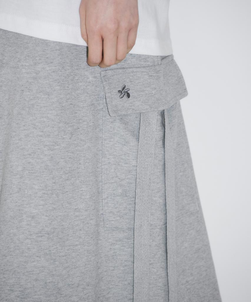 Seulliggeullou Cargo Strap Bermuda Sweatpants [Grey]