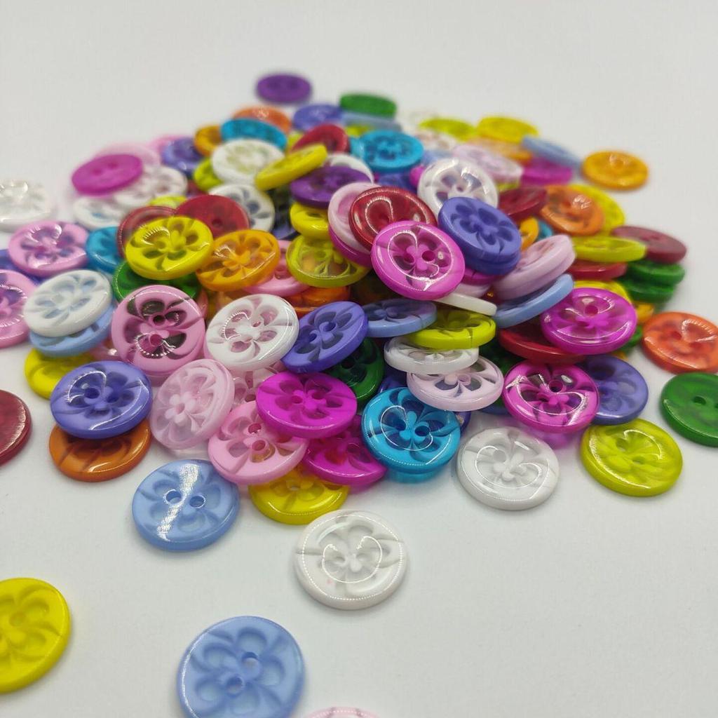 Bunte Perlenknöpfe mit 2 Löchern für Kinderkleidung