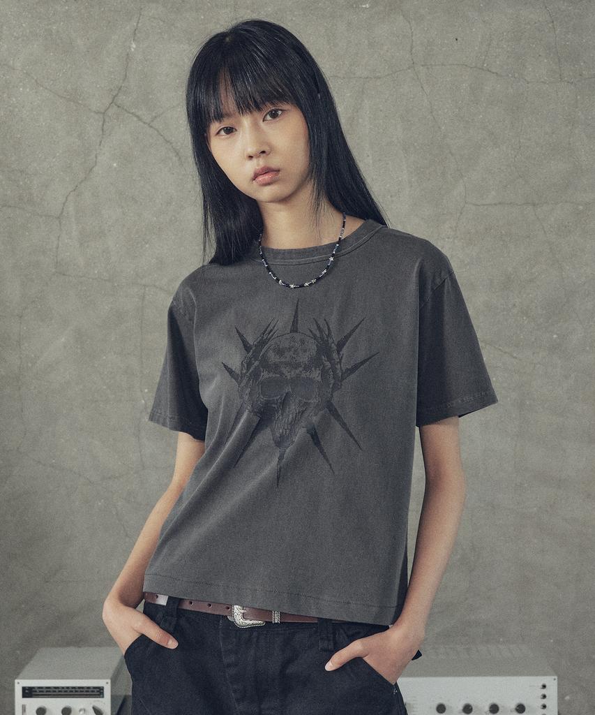 SUPERSUB Spike Skull Crop Short Sleeve T-Shirt - Pigment Charcoal