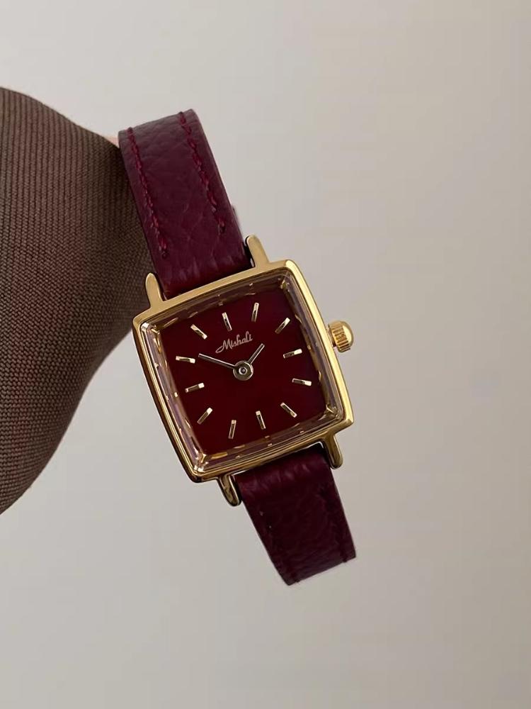 Luxusní červené dámské hodinky s quartzovým strojkem Retro zlaté ručičky Vynikající hodinky Dárkové hodinky pro ženy