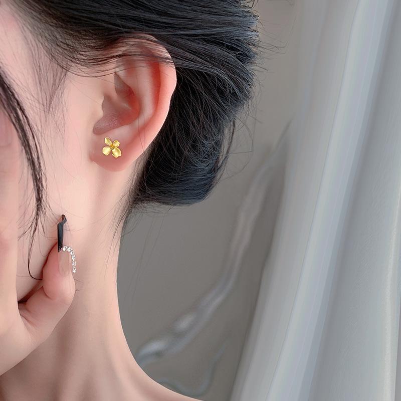 Jewelry Earrings for Women's Temperament Korean Gardenia Earrings Sweet Earrings for Women Fresh and Elegant