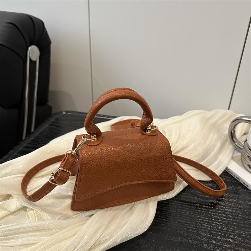 Fashion bag women's 2025 spring new trend fashion shoulder bag simple casual messenger bag solid color temperament bag