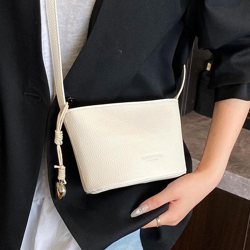 Spring and Summer Popular Hot Sale Simple Lychee Pattern Bucket Small Bag High Sense Versatile Commuter Fashionable Messenger Women's Bag