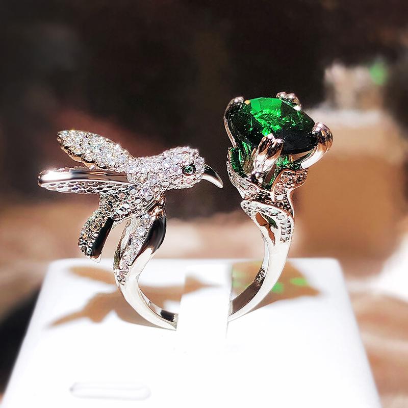 Creative Color Treasure Female Ring Simulation Santa Maria Green Grandmother Oval Hummingbird Ring Party Birthday Gift