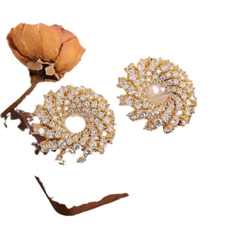 Light luxury zircon flower earrings, exquisite elegance and versatile temperament, new summer design earrings for women