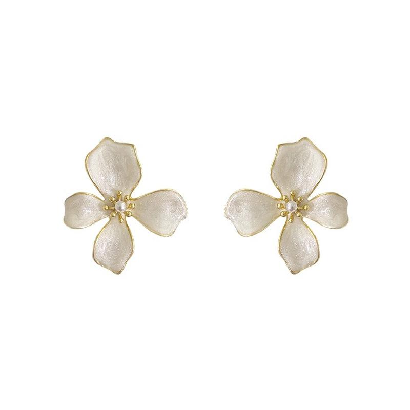 

Female Unique Irregular High-end Flower Earrings 1 pair of earrings бежевый